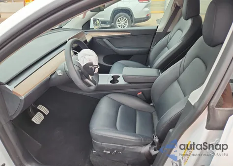 2025 Tesla Model Y from USA, damaged, VIN 7SAYGDEF2SF303811